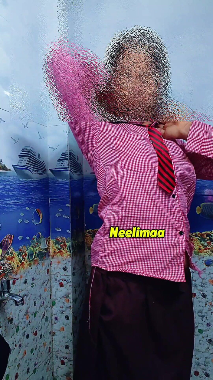 Neelimaa: Indická sexy desi školačka mění uniformu a masterbating. Selfie video indické...