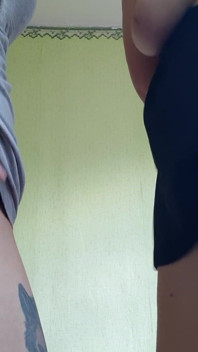 Studentessa magra si masturba con un insegnante miLF