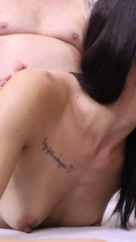 내가 자위하는 동안 내 아내의 엉덩이를 따먹는 남자!