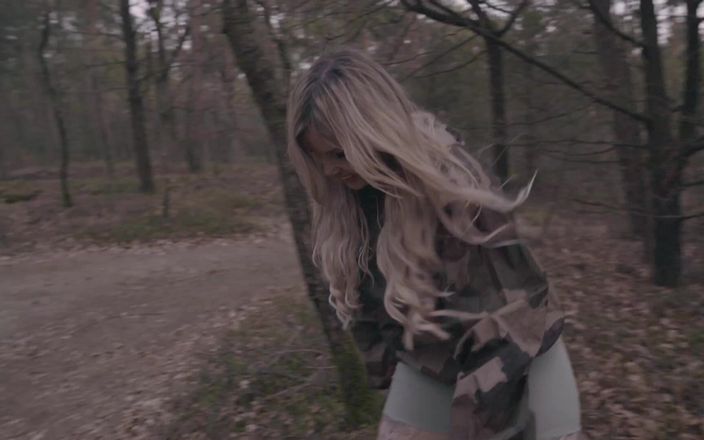 Petite Asian hefburg: Gömma och söka asiatisk armé Bimbo jagar BBC