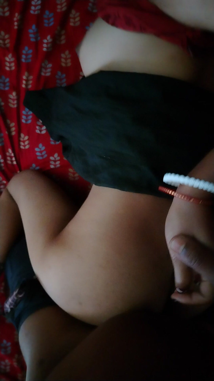 Bengali Queen: Desi Indische vreemdgaande vrouw hardcore op zijn hondjes neuken met...