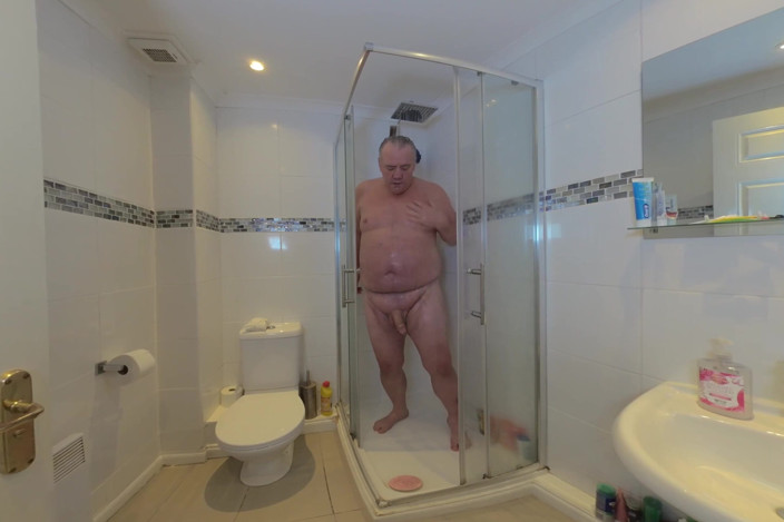 Solo Male VR180 Billy the Bear: Vr180 Getting Soapy in the Shower