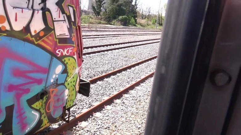 BAD BOYS FUCKERS FROM FRANCE: fodida em pêlo em trian por badboy