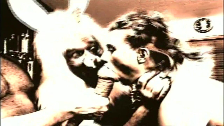 VELVET1984: Грудастая милфа-брюнетка переносит грубый секс и взрывной камшот на лицо