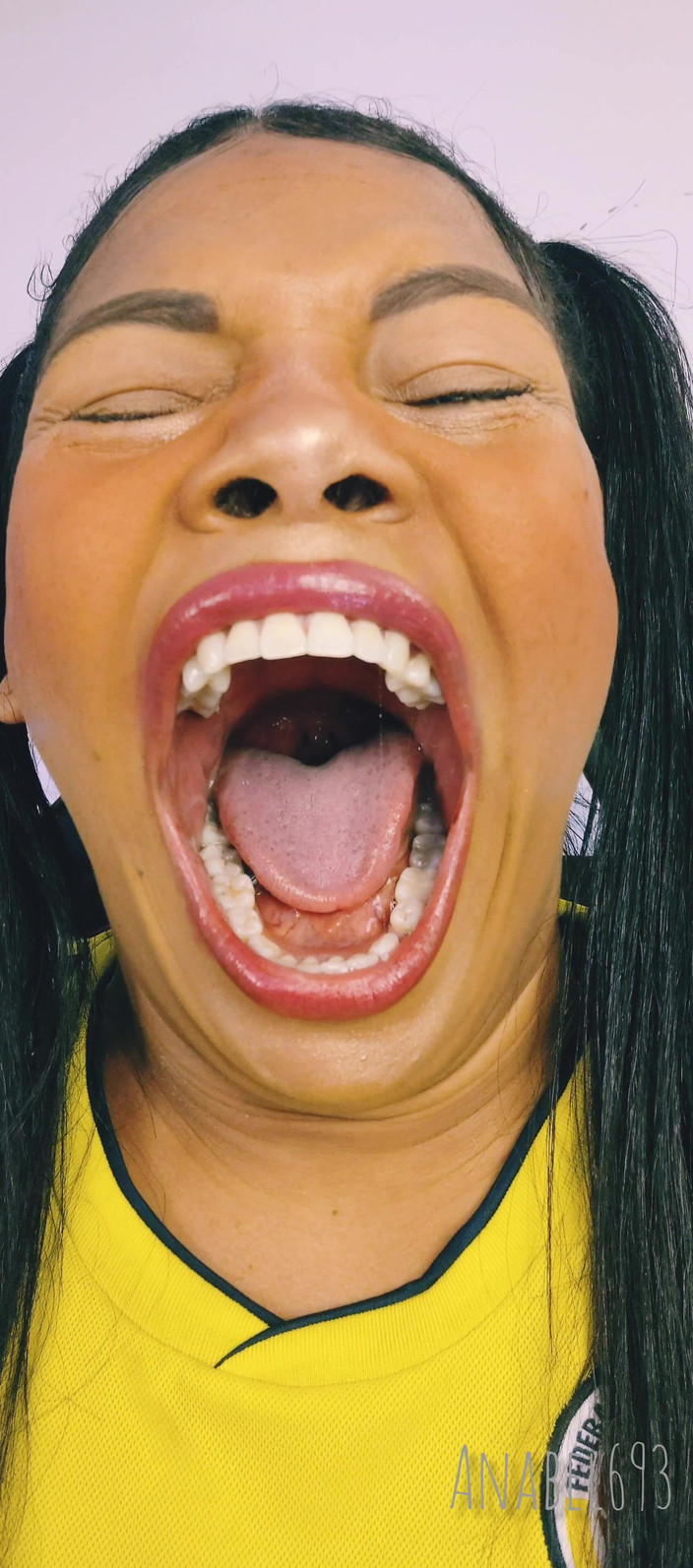 anabel693: 用我的大嘴巴打哈欠