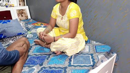 Neelima69: Teyzeyle ders çalışma yanlış gitti ve sikişiyor