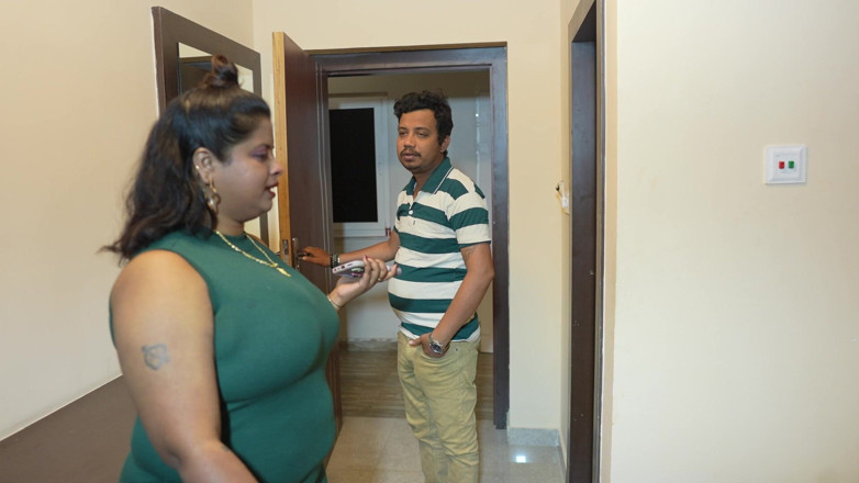 JAYESH GUPTA: Hotel Manager Having Fun with Girl Customer