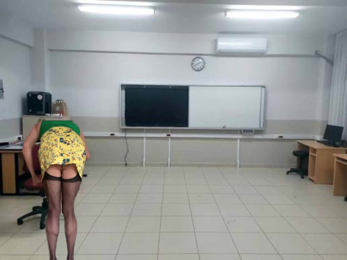 cd_aysemmm: I Can't Focus on the Lesson My Teacher Is Very...