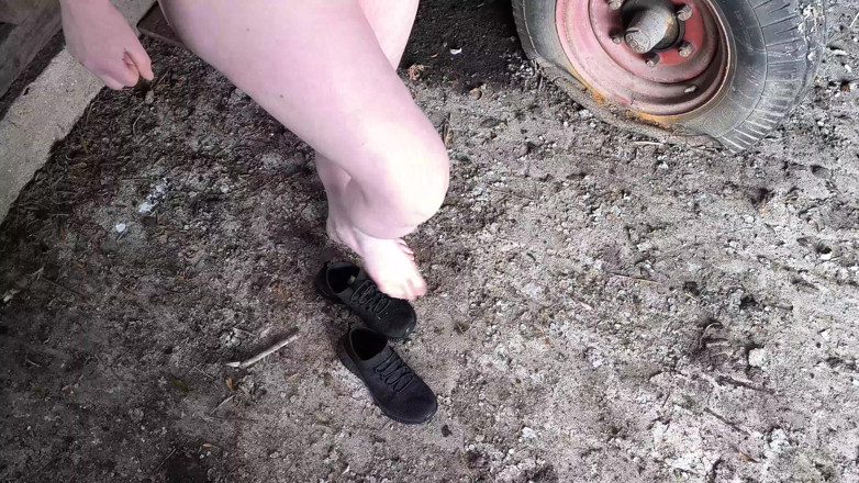 Bouncy Tits Action: Berbogel di bangsal kerana menampar teteknya