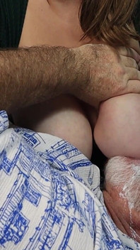 L'adulta Infermiera Con Tette Enormi