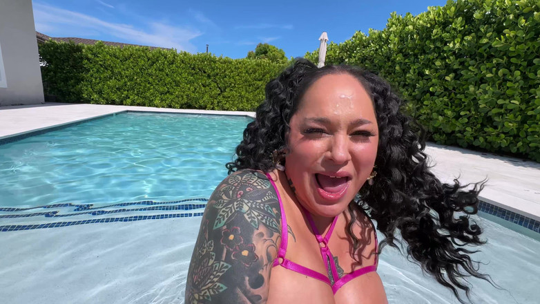 J-Mac: हर किसी की मोटी स्पेनिश बेब gigidacream चुद जाती है