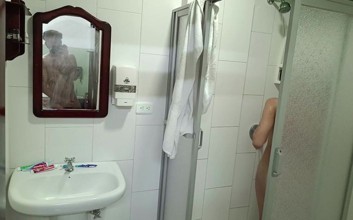 RigelAndy: Mijn vriend doucht