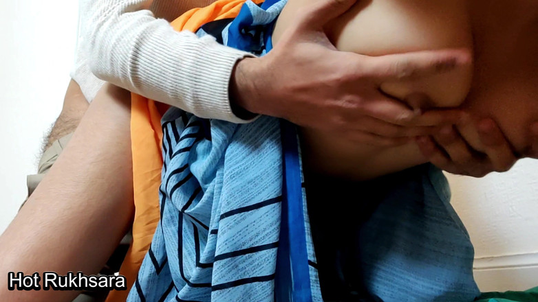 hot_rukhsara: Desi indická manželka šuká s přítelem svého manžela za dárek s...