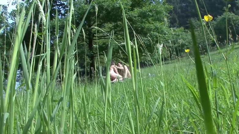 German amateur - 100% German hardcore videos: Nice woman fucks outside after sun bathing