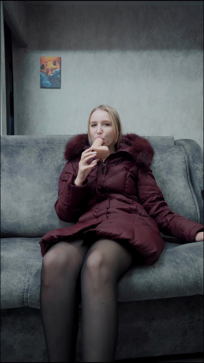 Stacy Starando: Je Jouis Dans Mon Beau Manteau De Fourrure.