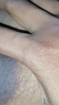 Mostra tutto corpo rilassante dopo aver scopato la figa stretta