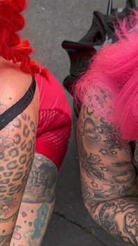 Zwei Notgeile Leder Tattoo Schlampen Ficken Lkw Fahrer Am Rastplatz!