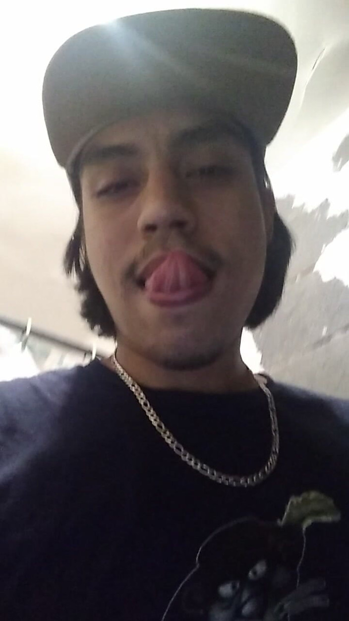 AlexAlejandro13: Ti piace come tengo il mio cazzo
