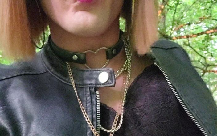 VaneSsa BiTCHx: Whore's Fantasme, en transvestit slampa går runt i en spermadump....