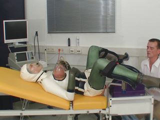 Rubber & Clinic Studio - 1ATOYS: Извращенная машина трахается в резине на гинекологическом стуле