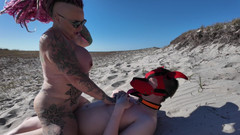 Domina Dark: Cachorro se la follan en la playa