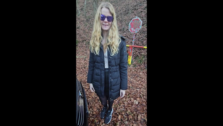 Bikergirl_97: Neujahrs Auto-panne Endet Mit Bezahl Blowjob Und Facial
