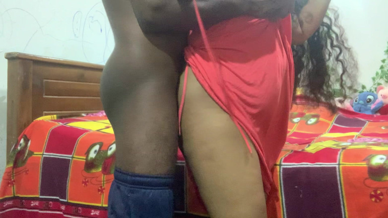Nuragee: Me até Un Poco El Cinturón De Mi Vestido, Le...