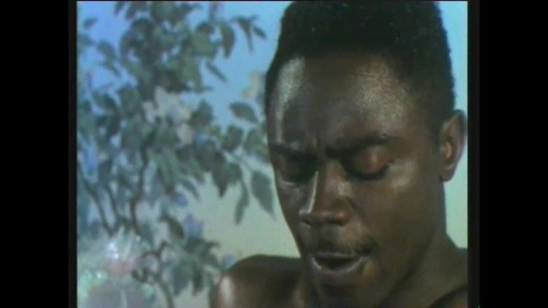 Vintage megastore: 素晴らしいモアナポッツィがモンスターの黒いコックに口の中で犯され、射精されました