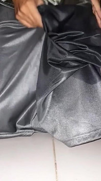 Satin bạc dài váy đi tiểu và xuất tinh rag