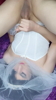 Trans sposa viene sul suo viso