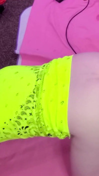 Masturbação anal com vibrador na máquina de foder