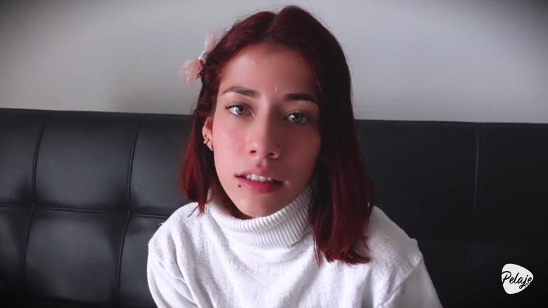 Pelaje mix: Linda garota inocente faz sua estréia em um casting pornô