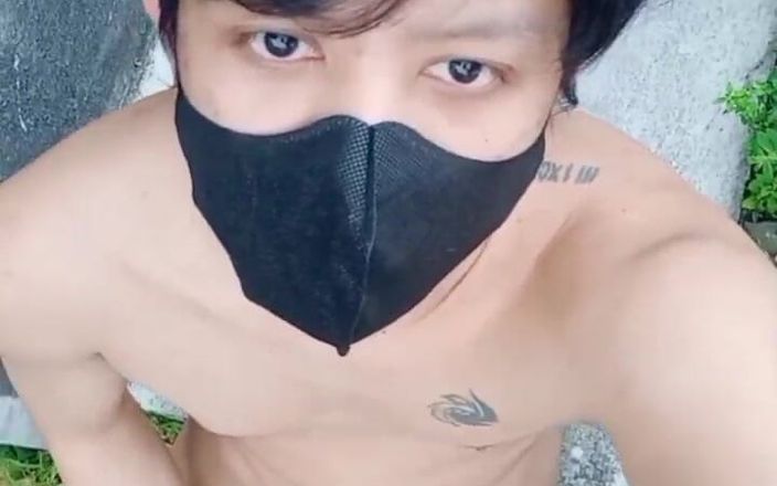 Kraken: Kraken - Asia Gay Twink masturbuje się na publicznym cmentarzu II