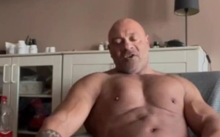 Dexterxxlfun: Eigengemaakt aftrekken. Bodybuilder trekt solo videi af