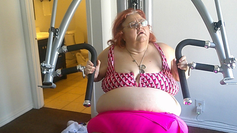 BBW nurse Vicki adventures with friends: Grande Enfermeira Linda Vicki Está Se Exercitando Na Academia Parte 1