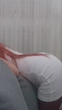 Una MILF in Abiti Sexy Prende Un Cazzo in Bocca E Si Fa Venire Lo Sperma Sulla Lingua.