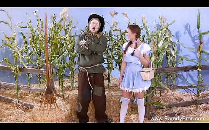Parody Bros: Dorothy की चूत को स्कारक्रो द्वारा पटक दिया जाता है