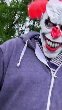 Cum Děvka PAWG Nicola Kiss šuká svou fellu před maskované starší swingers a saje je