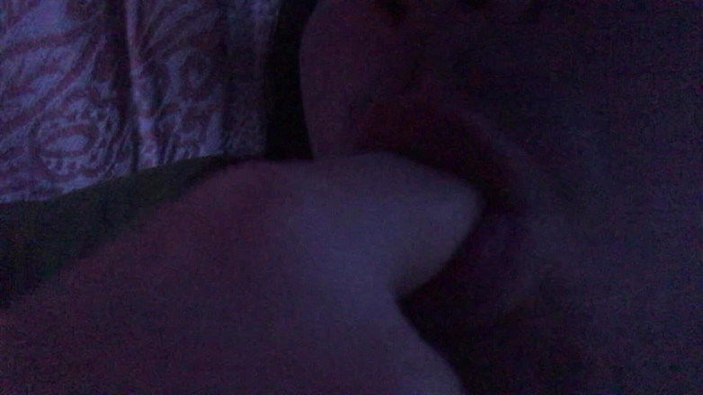 CleopatraPrincessa: Eu chupo meu dedo suavemente