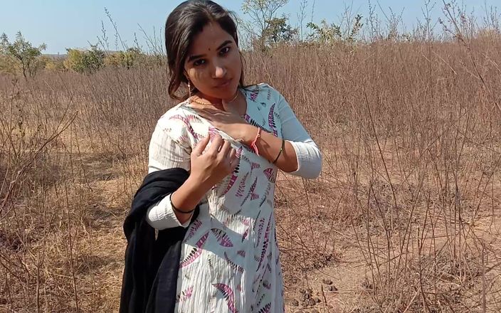Kamini Bhabhi: Krásná skutečná indická Kamini Bhabhi se svléká v džungli