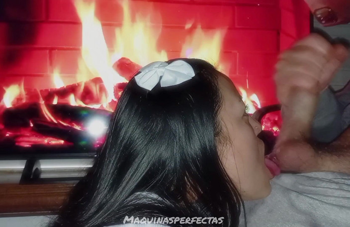 Maquinasperfectas: Elle me suce les couilles et je remplis sa bouche...