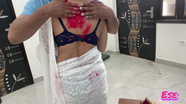 Sammy Sins: Cumnatul a deschis bluza cumnatei în timpul holului