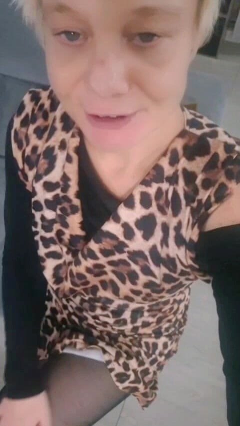 Sofy13: मुझे एक अच्छा बड़ा लंड चाहिए