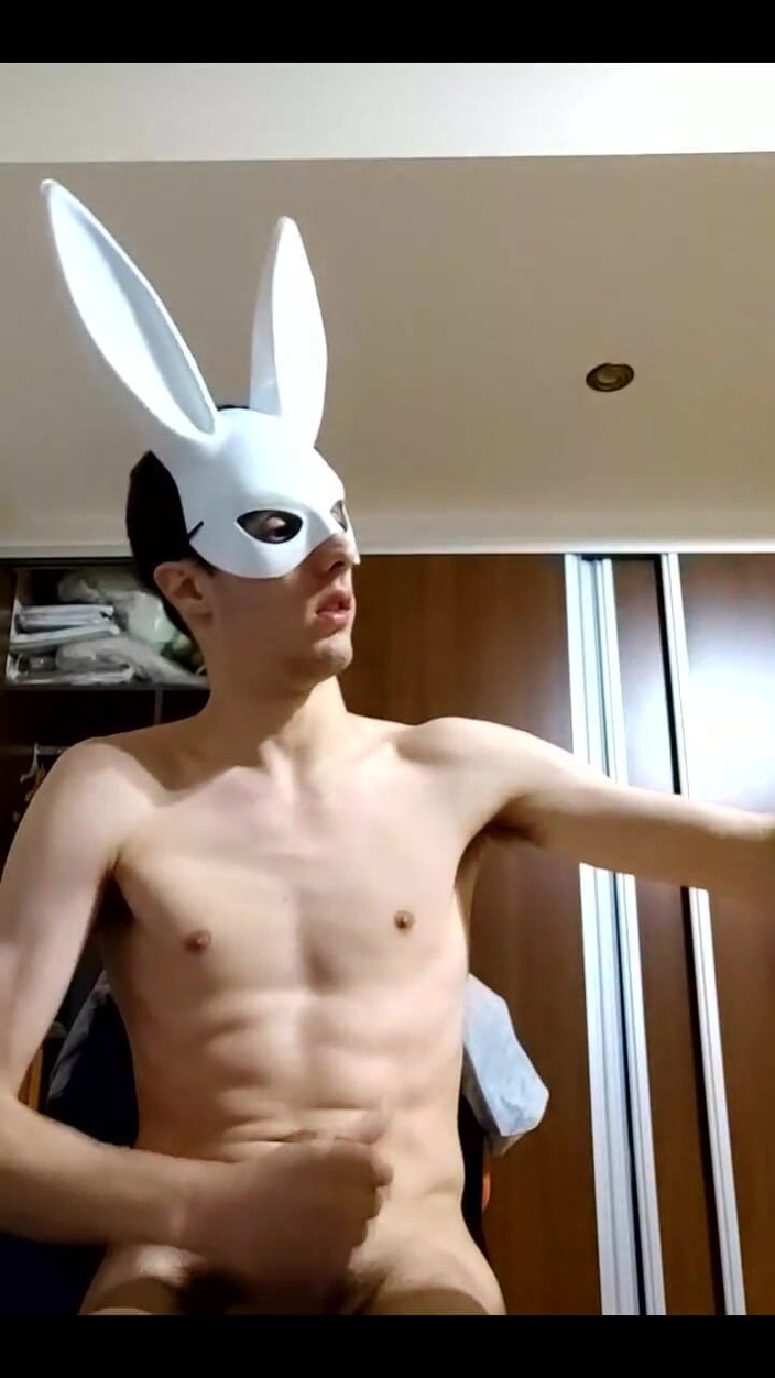 Floatie Boy: Bunny Looner menghisap belon besar semasa melancap dalam stream