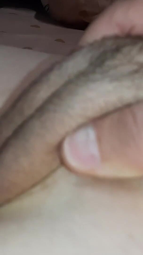 Vik_All: Je me branle devant la chatte excitante de ma belle-mère