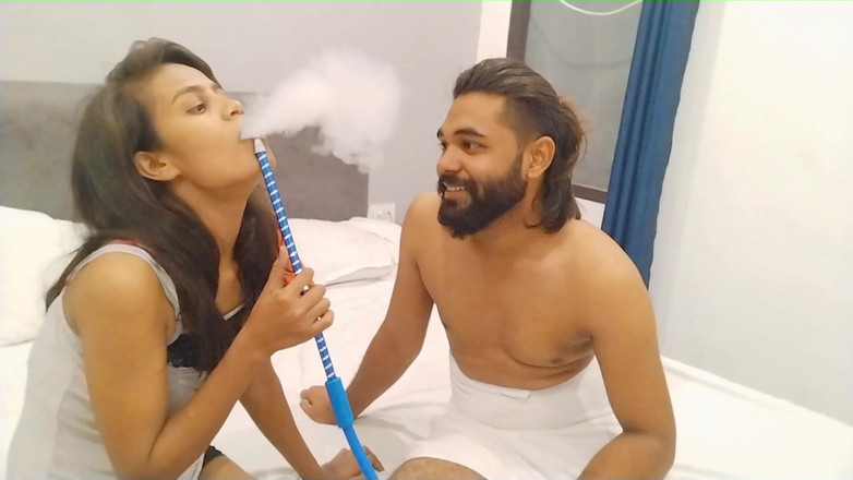 Indian college girls sex: La splendida ragazza indiana naturale prende tutto - sborrata nella figa