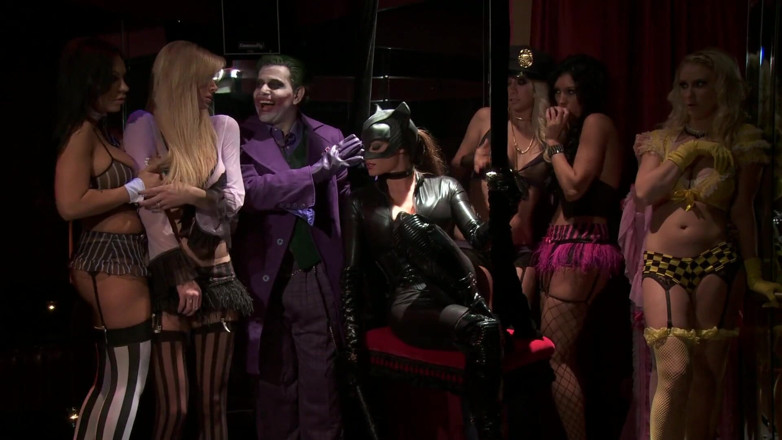 CBD Media: Batman Joker ve Catwoman kulüpte grup seks yapıyor.