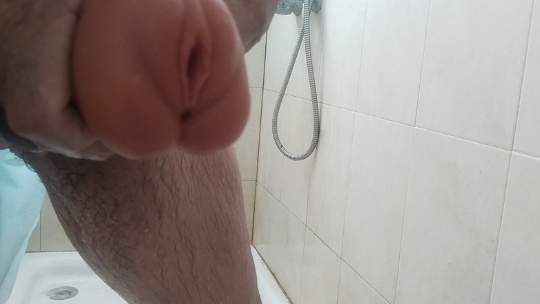 Silkybear143: Polla dura y bonita se pone cachonda mientras se ducha