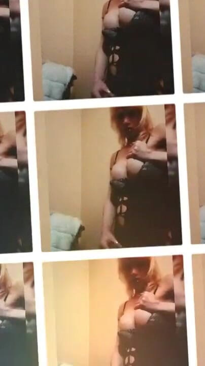 A sexy and hot handjob (Lara transexual)