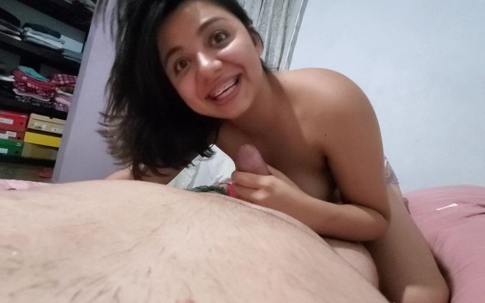 JoMonsMx: Bạn trai của tôi đi một chuyến đi và bú cu của...